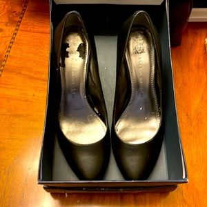 Black slight platform heels Anne Klein flex fit